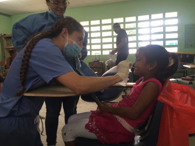 Katherine Nelson volunteering in Panama