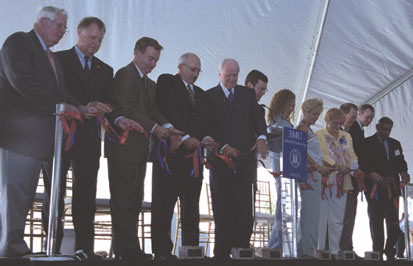  SMU cuts ribbon for Junkins building