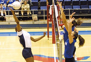  Volleyball scores good practice at invitational