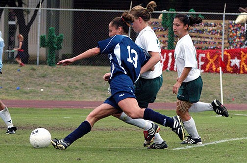  Women's soccer rolls over Hawaii Rainbow