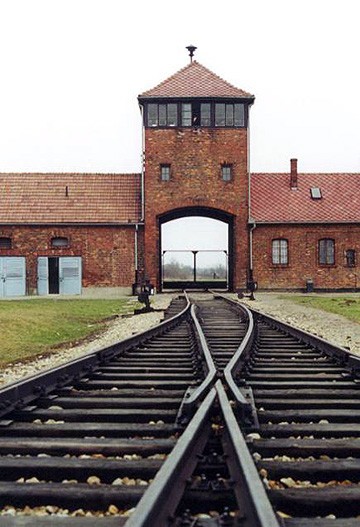  Trip revisits Holocaust