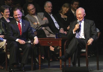 Lee Kuan Yew, the first Prime Minister of Singapore (right) and Brad Cheves share a laugh on stage during the question and answer session of last night's Tate Lecture.