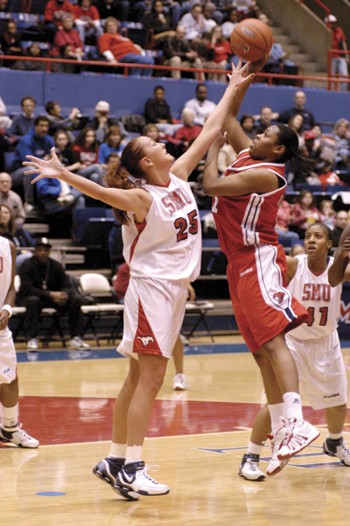 SMU's Janielle Dodds (left) tries to block a Houston player.