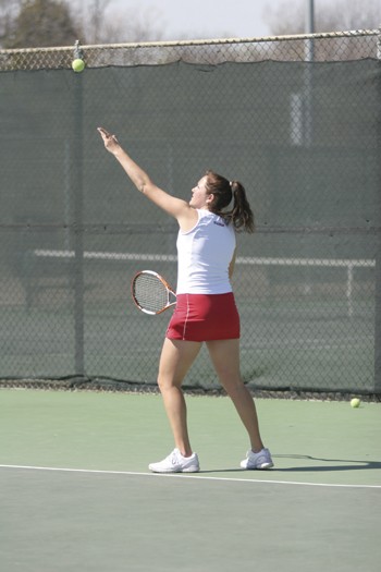 SMUs Claire Rietsch prepares to serve the ball during the match against TCU.