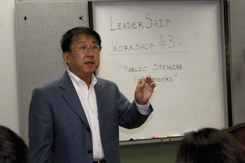 SMU Business professor Jack Miao gave a lecture on "Public speaking for leaders" during the third leadership workshop held by the Leadership Certificate Program.