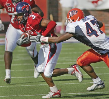 SMU wide receiver Devin Lowery (left) slips past UTEP defensive back Cornelius Brown (right) during the Sept. 29 game.