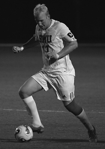 SMUs Ben Shuleva dribbles in the midfiled during the 2007 season.