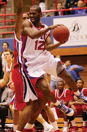 SMUs Jon Killen driving the lane against the Cougars.