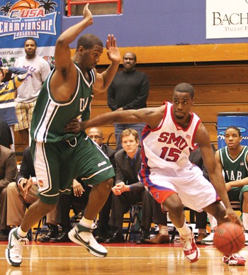 SMUs Derrick Roberts dribbles past rival UAB in Saturdays 53-79 loss to the Blazers.