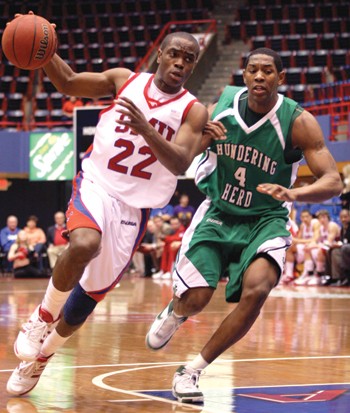 SMUs Mike Walker runs past the Thundering Herd in SMUs close loss to Marshall.