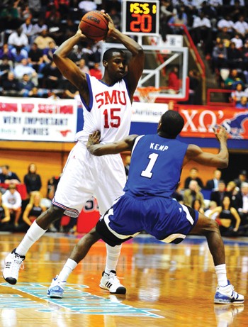 SMUs Derrick Roberts handles the ball on the perimiter