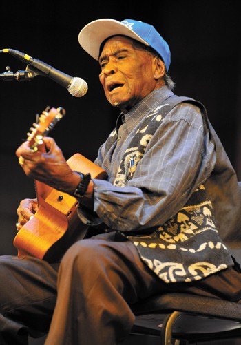 Blues artist David Honeyboy Edwards performs in the Greer Garson Theatre for the Blue Shoe Project on Tuesday evening.