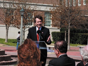 Presdient R. Gerald Turner speaks at the Val and Frank Late Fountain presentation Thursday morning.