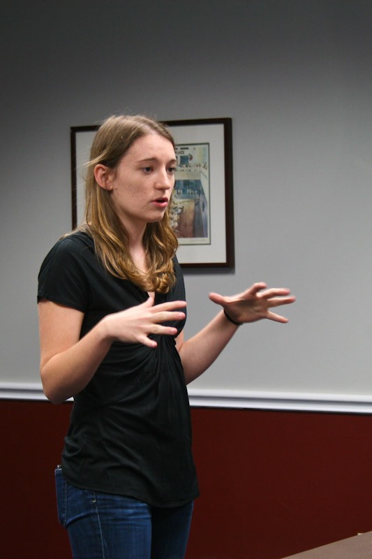 Elena White, daughter of Texas democratic gubernatorial candidate Bill White, speaks with SMU College Democrats Wednesday evening.