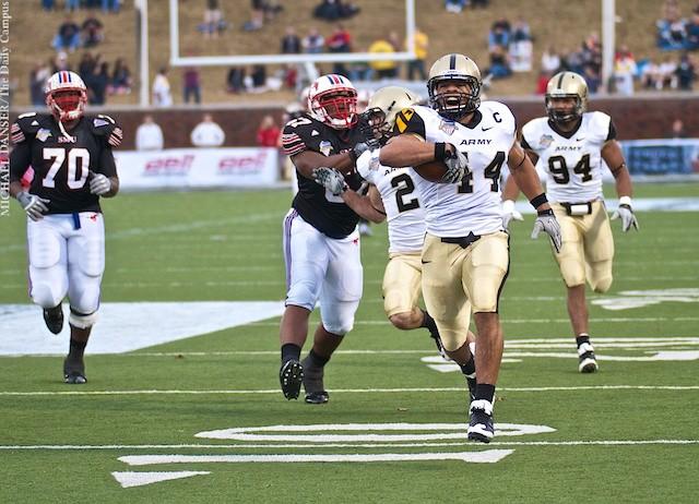 On SMUs first offensive drive, Army defensive end Josh McNeal scooped up a fumbled ball and returns it 55 yards for Armys first touchdown.