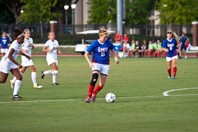 Freshman+forward+Olivia+Elliott+carries+the+ball+upfield+during+the+Womens+soccer+match+against+UCF+Friday+evening.+SMU+won+the+game+in+the+second+half+with+a+score+of+1-0.