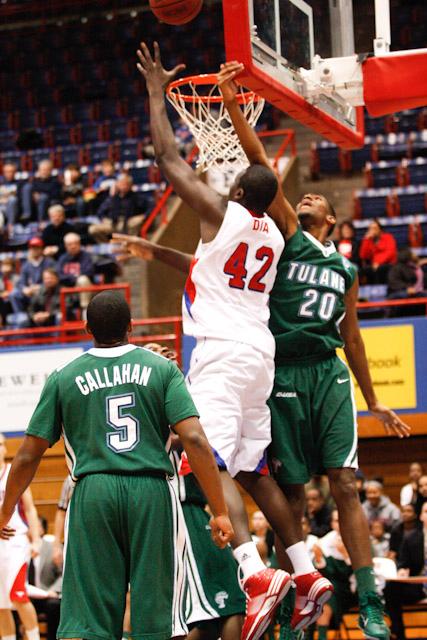 Former+SMU+forward+Papa+Dia+goes+in+for+the+shot+against+Tulane+Feb.+9%2C+2011+in+Moody+Coliseum.