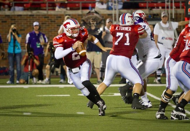 Former+SMU+quarterback+Kyle+Padron%2C+now+transferring+to+Eastern+Washington%2C+carries+the+ball+during+a+play+against+TCU+Sept.+24%2C+2010+in+Ford+Stadium.+