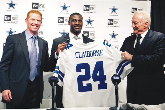 Dallas Cowboys head coach Jason Garrett and Jerry Jones pose with first-round draft pick Morris Claiborne