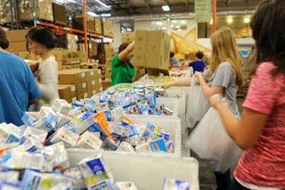 SMU organizations and clubs donated volunteer hours to the North Texas Food Bank (NTFB). The relationship between SMU and the NTFB is part of SMU’s effort to immerse students in the community. 