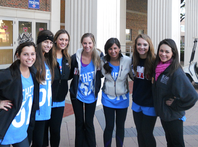 Thetas gather at the 5K event on Homecoming morning 2011. 