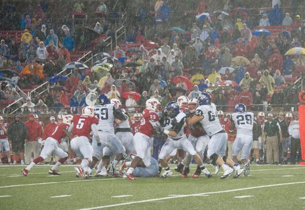 The SMU Mustangs and the TCU Horned Frogs face off in the rain at last year’s Battle for the Iron Skillet at Ford Stadium. TCU won the game 24-16. (SIDNEY HOLLINGSWORTH / The Daily Campus)