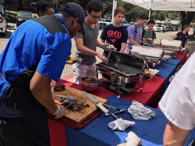 Students grabbing food in front of Umphrey Lee. Photo credit: Doreen Qin