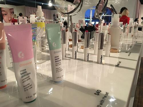 Glossier pops by Dallas, attracts new customers