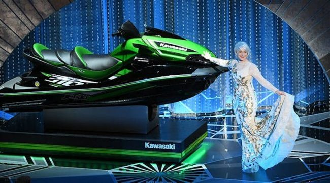 Helen-Mirren-jet-ski-at-2018-Oscars.jpg