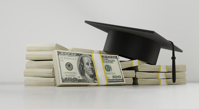 How to Manage Student Loans While Still in College