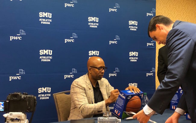 Former NBA player Kenny Smith signs basketballs in Dallas. Photo credit: Elizabeth Beeck