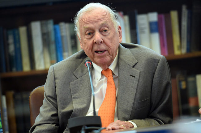 Oil magnate T. Boone Pickens at the 2015 Center on Irregular Warfare and Armed Groups Symposium at U.S. Naval War College in Newport, Rhode Island. Photo credit: Richard M. Wolff