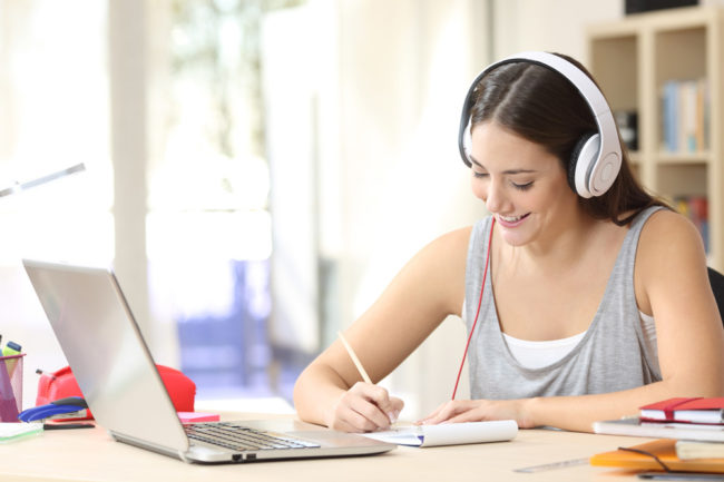 7+Benefits+of+Taking+Online+Classes+for+College+Students