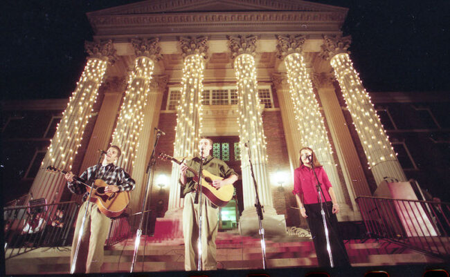 Students+singing+on+the+steps+on+Dallas+Hall+in+1998+during+Celebration+of+Lights+Photo+credit%3A+SMU+Archives