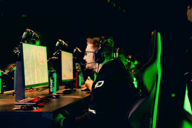 Undefeatable OpTic Texas Player Pro, Seth "Scump" Abner, playing on stage against Atlanta FaZe. Image Credit: Envy Gaming