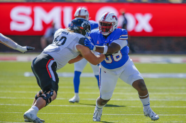 SMU defensive end Isaiah Smith vies with a Cincinnati player during an NCAA football game at Ford Stadium on Saturday, Oct. 22, 2022 in University Park, Texas. Cincinnati defeated SMU 29-27. (Mark Reese / Photographer)