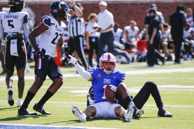 SMU's Jordan Kerley receives the ball in the Cincinnati red zone during an NCAA football game at Ford Stadium on Saturday, Oct. 22, 2022 in University Park, Texas. Cincinnati defeated SMU 29-27. (Mark Reese / Photographer)