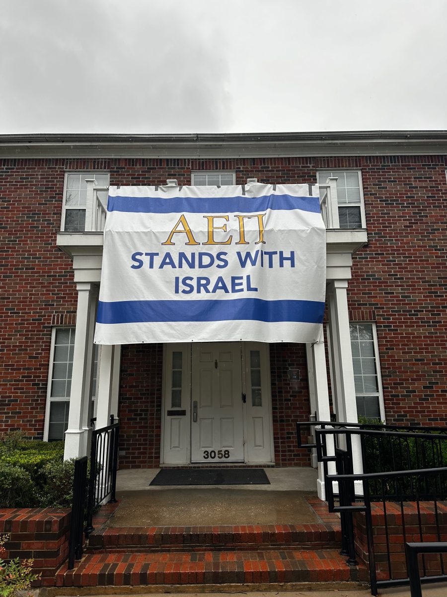 The+Israeli+solidarity+flag+outside+of+the+on-campus+AEPi+house.