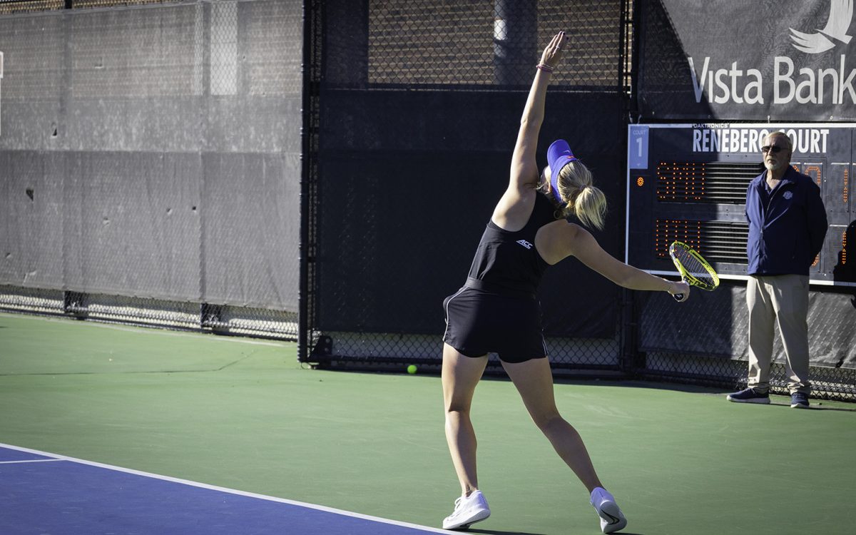 Ellie Pittman prepares to hit the ball during the women's tennis match against Incarnate Word. 